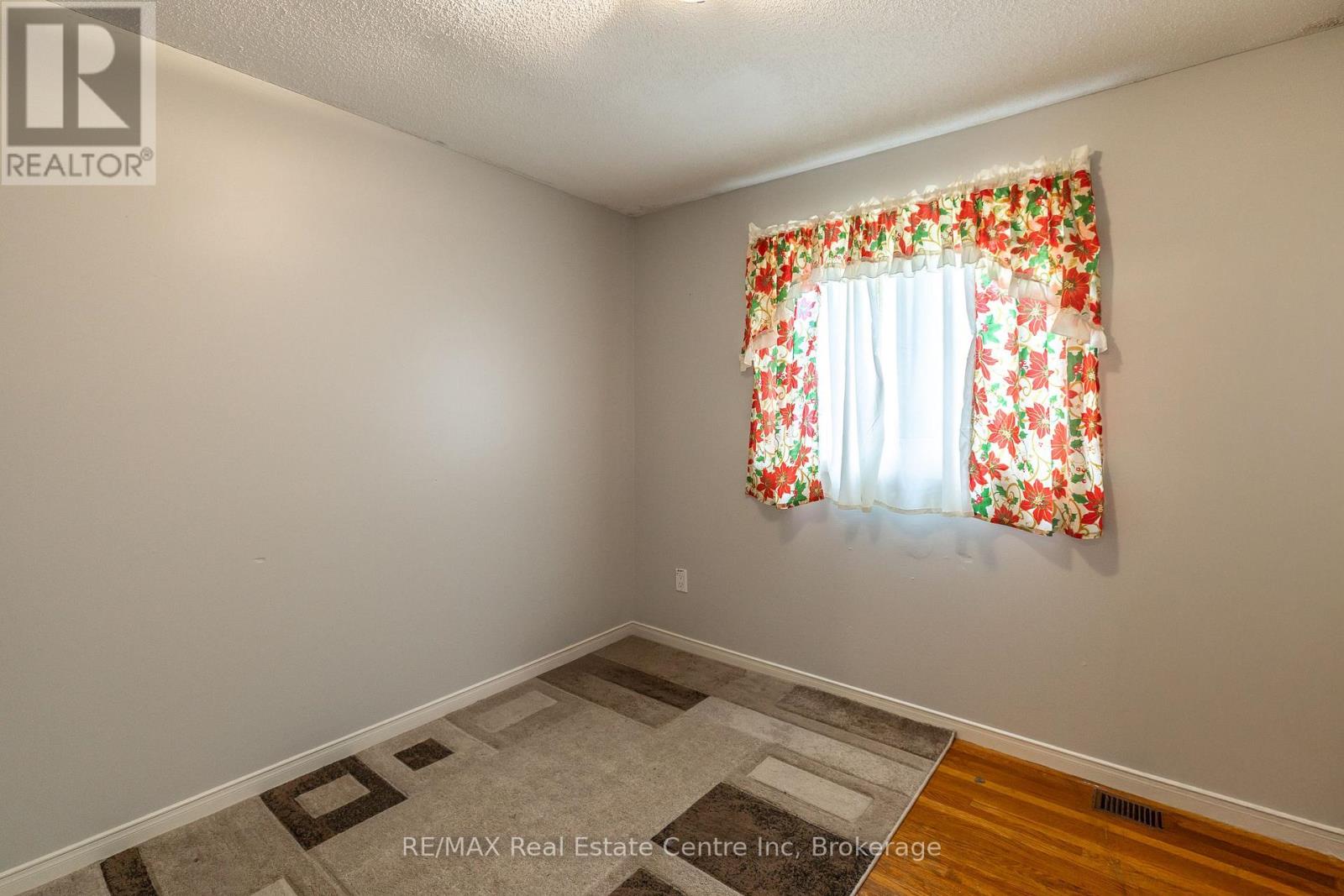 #74 129 VICTORIA ROAD N - 16