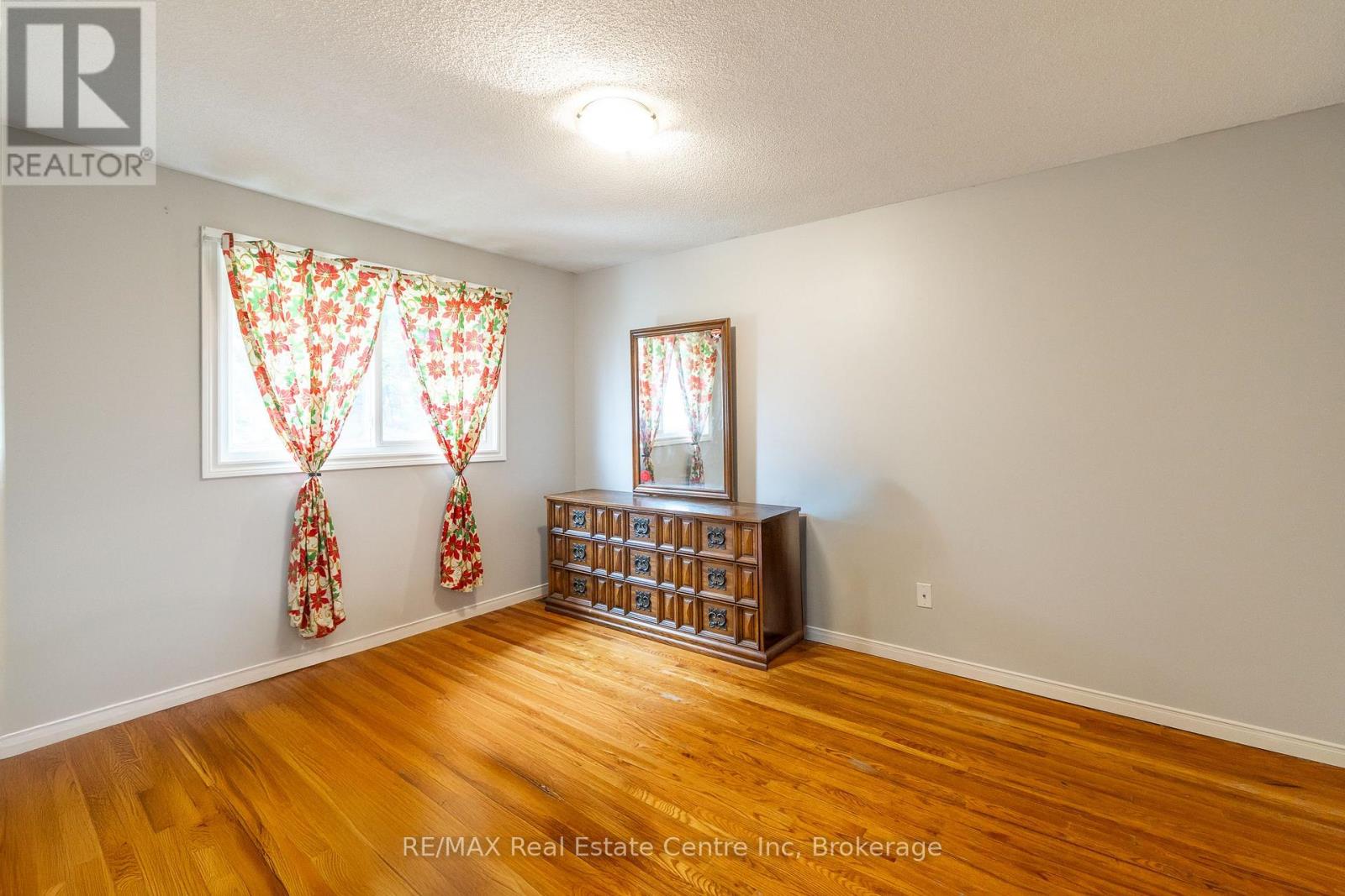 #74 129 VICTORIA ROAD N - 19