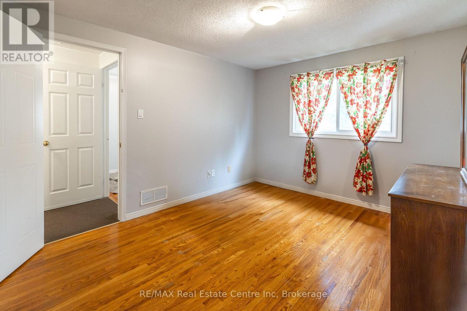 #74 129 VICTORIA ROAD N - 20