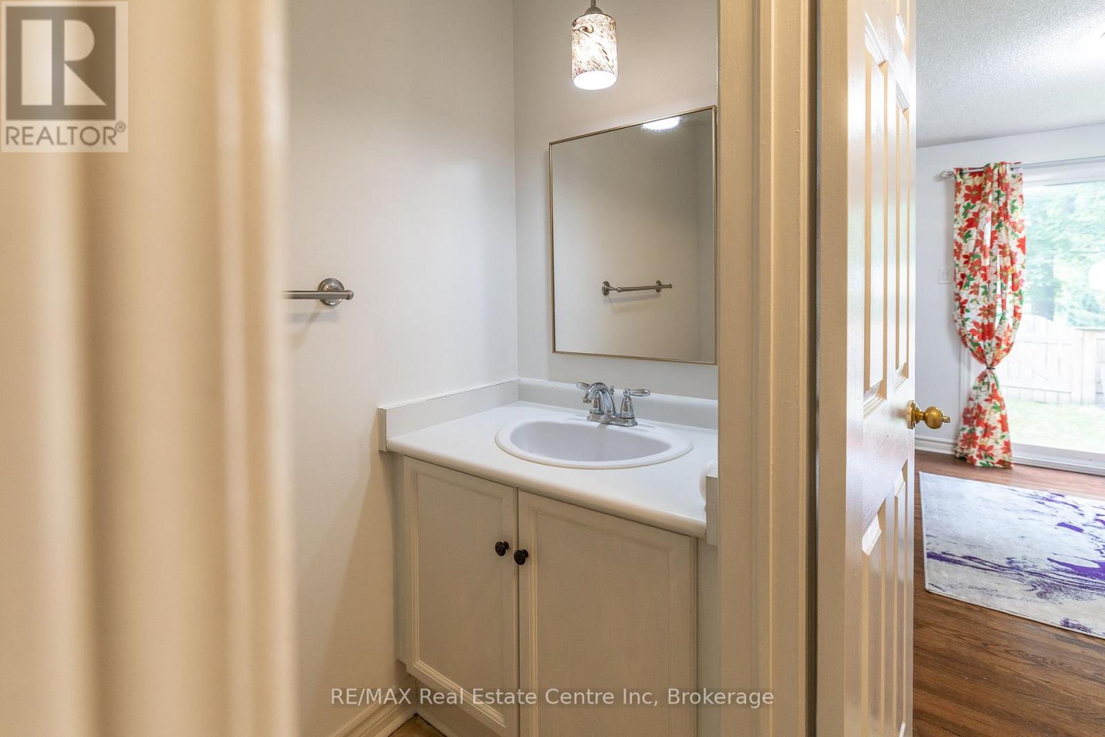#74 129 VICTORIA ROAD N - 31