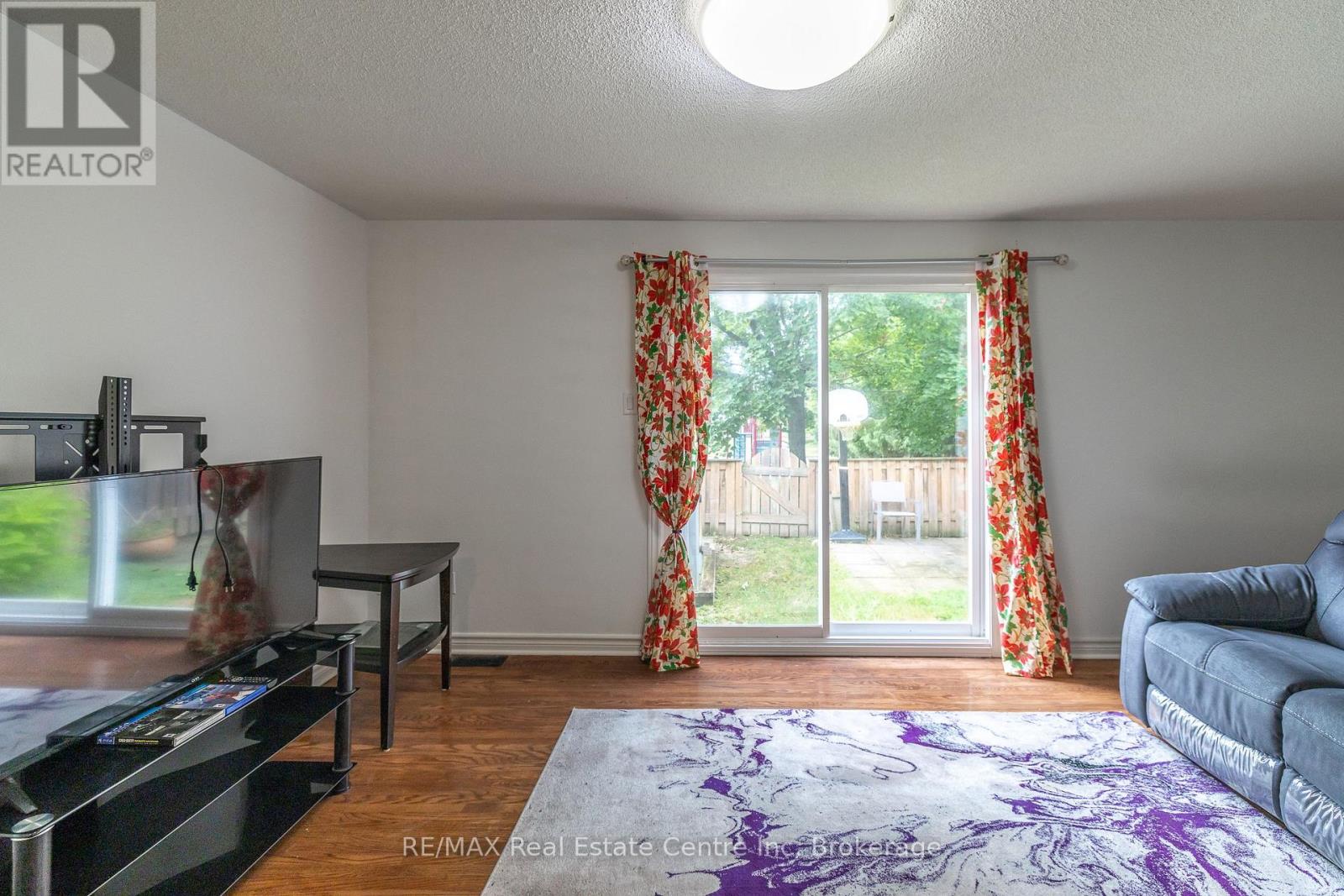 #74 129 VICTORIA ROAD N - 32