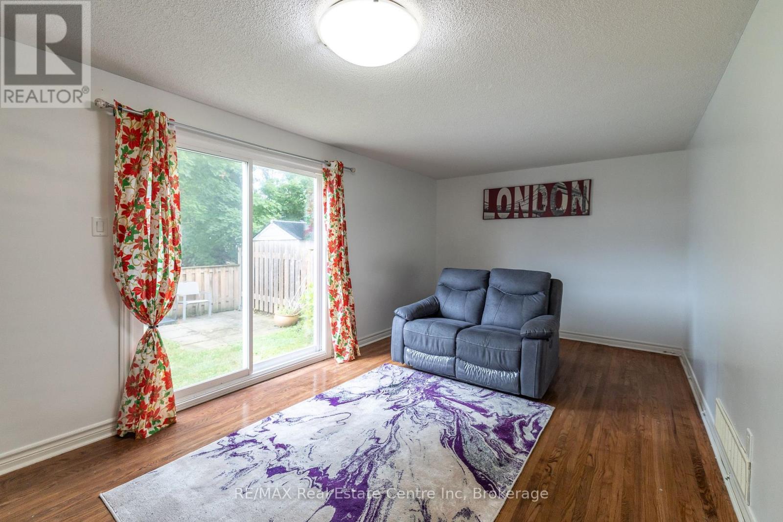 #74 129 VICTORIA ROAD N - 33