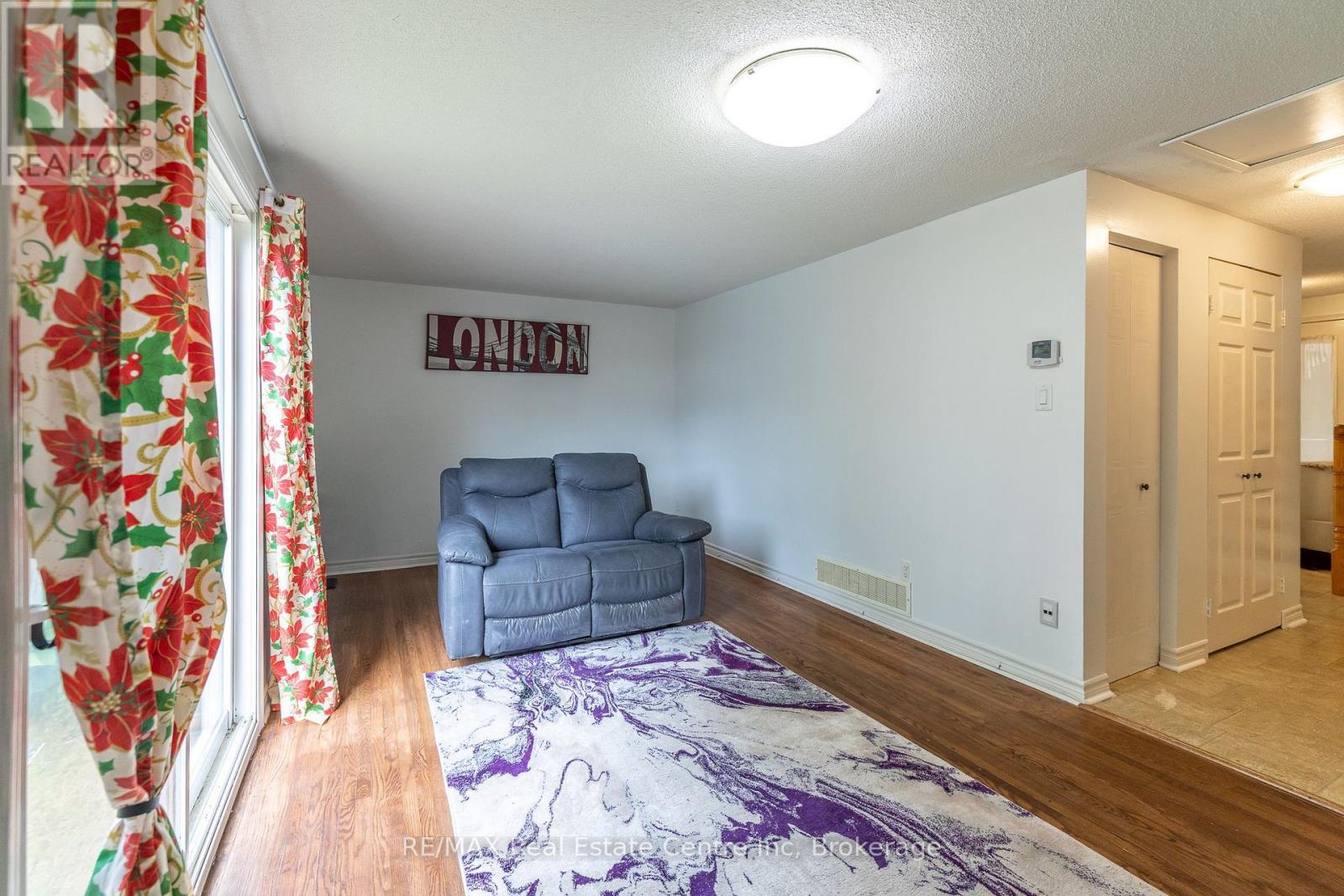 #74 129 VICTORIA ROAD N - 35