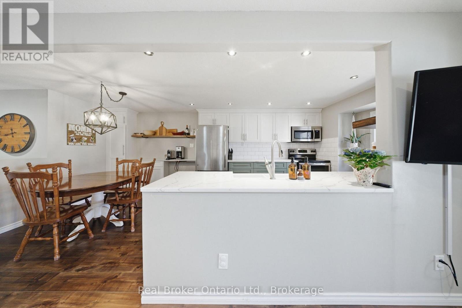 58 LEACOCK AVENUE - 15