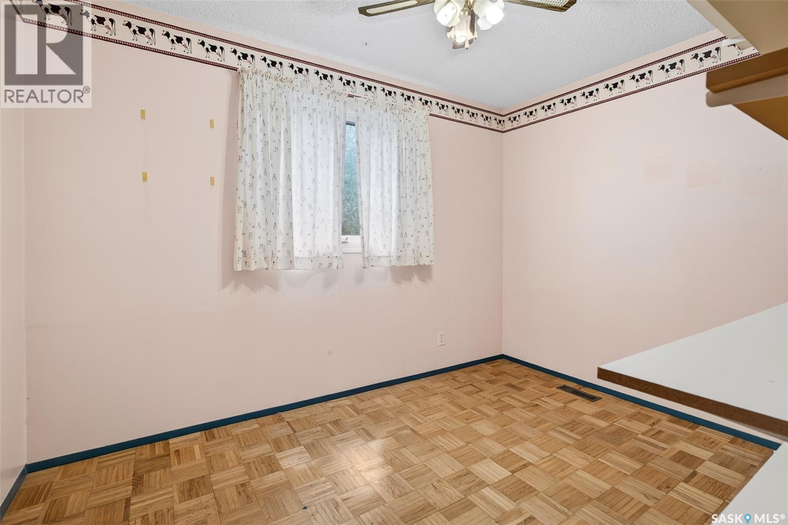 29 Edelweiss CRESCENT - 38