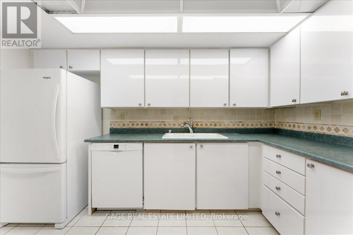 #209 360 BLOOR STREET E - 11