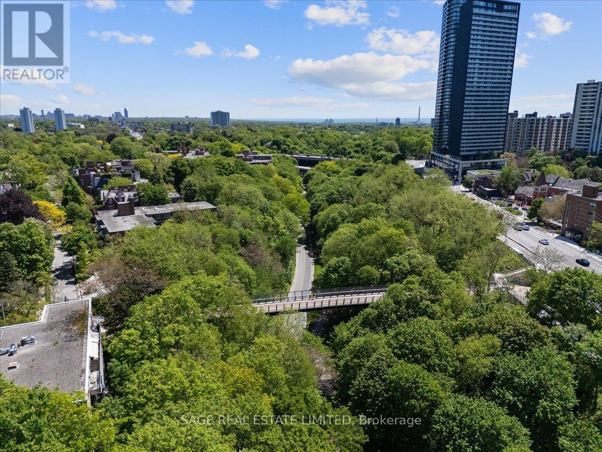 #209 360 BLOOR STREET E - 40