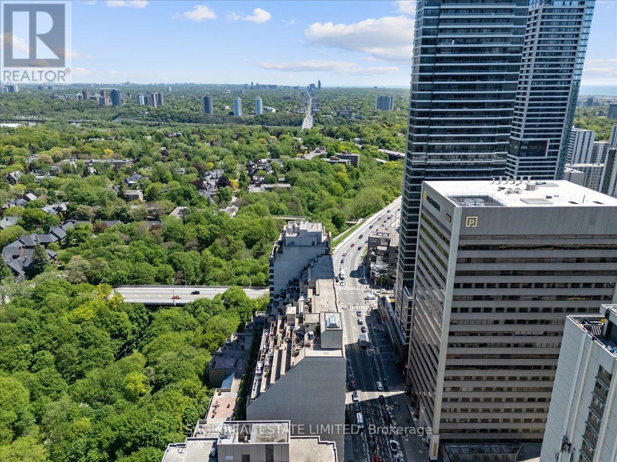 #209 360 BLOOR STREET E - 41
