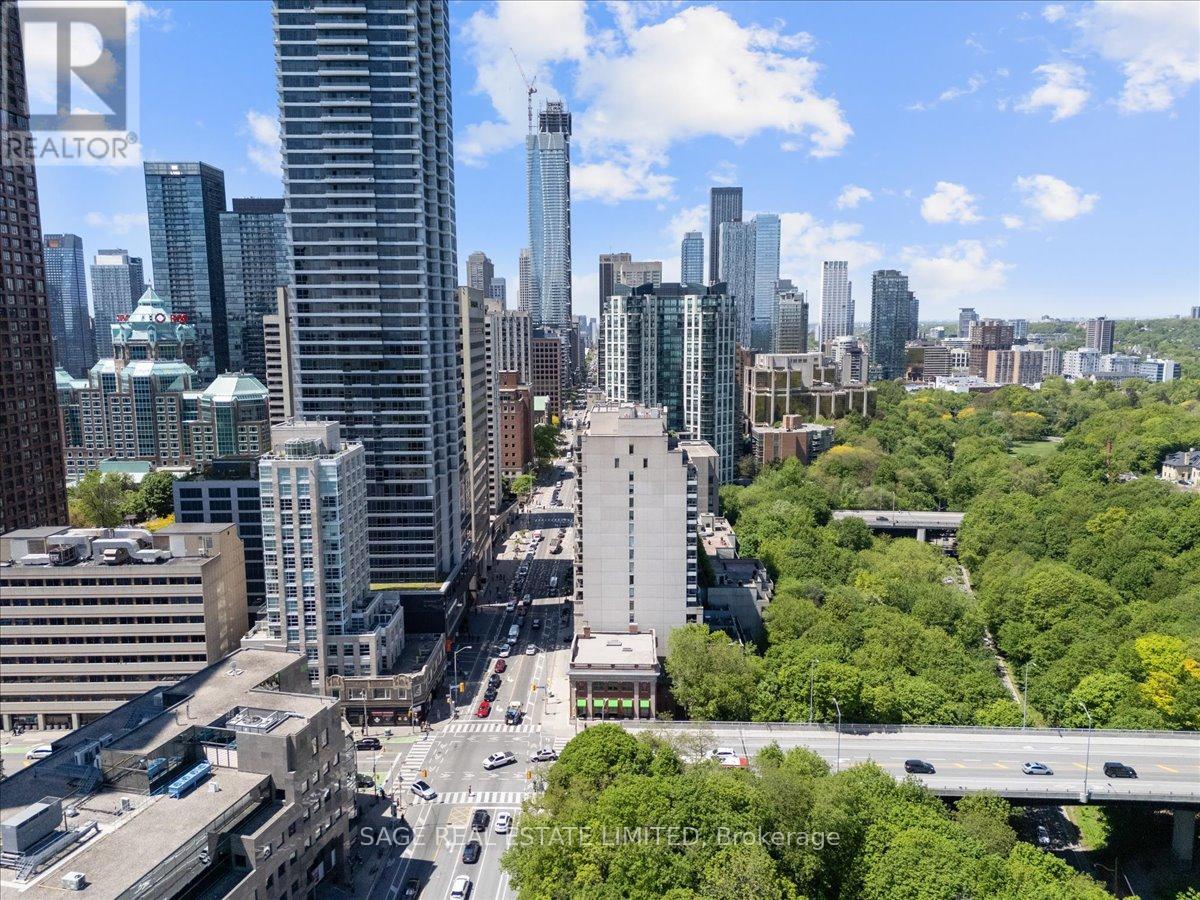 #209 360 BLOOR STREET E - 44