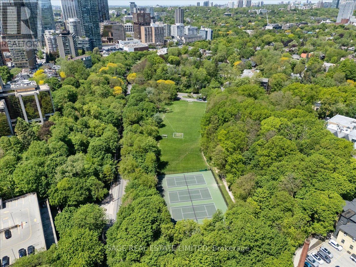 #209 360 BLOOR STREET E - 45