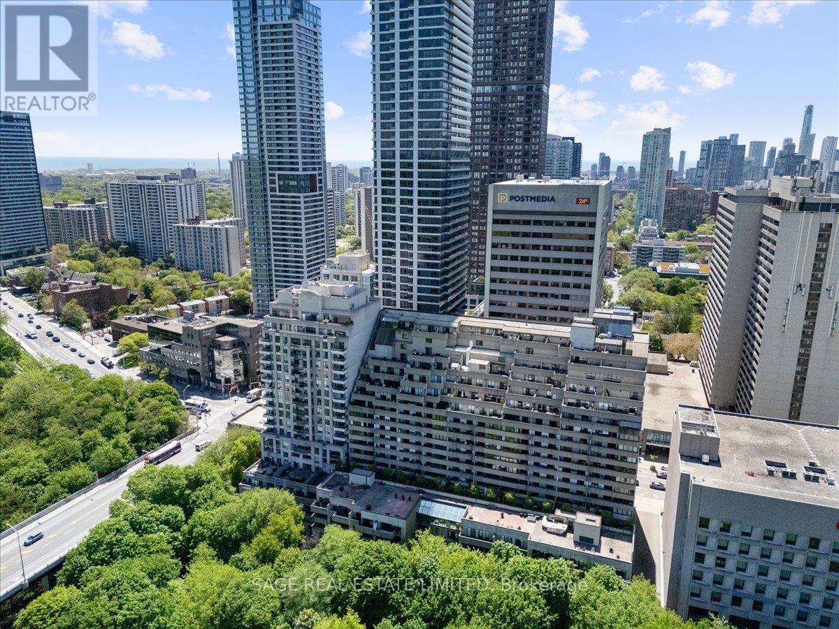 #209 360 BLOOR STREET E - 46