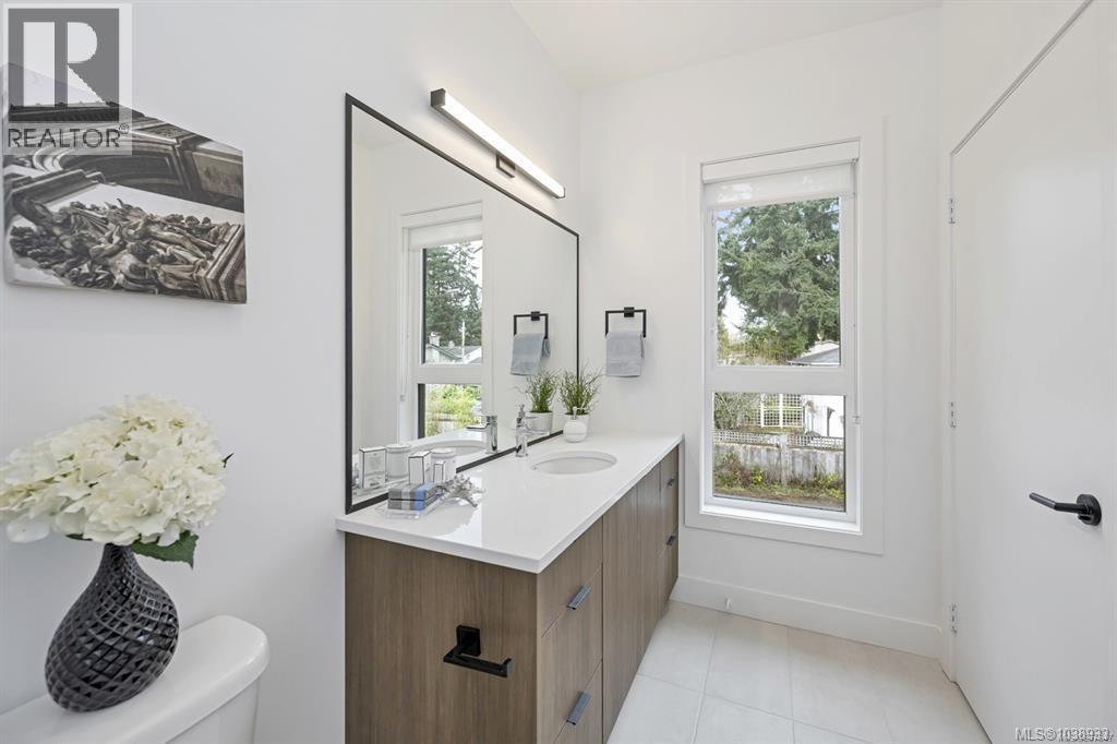 #10 2330 Sooke Rd - 27