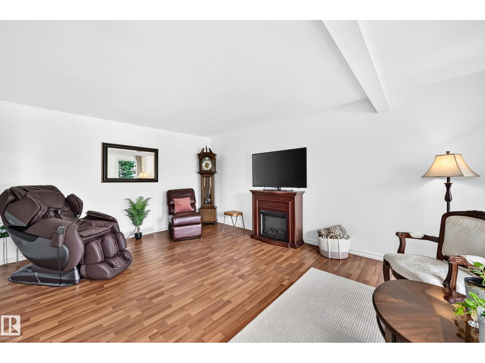 10451 26 AV NW - 21