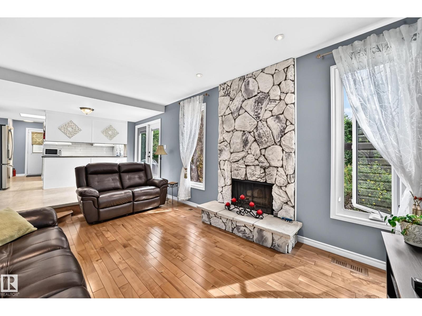 10451 26 AV NW - 13