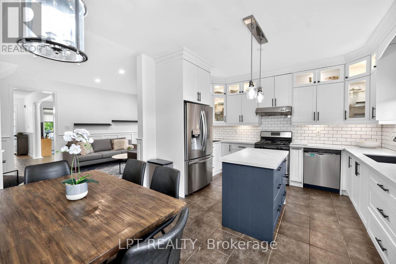 32 WILLIAM GASPAR COURT - 17