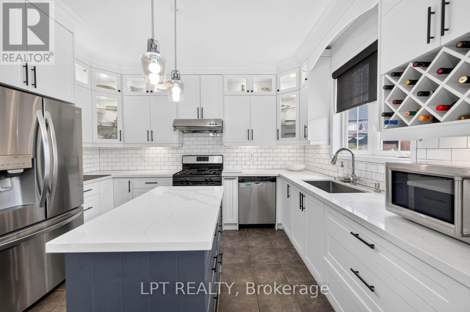 32 WILLIAM GASPAR COURT - 18