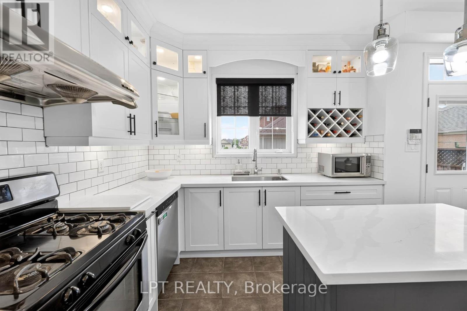 32 WILLIAM GASPAR COURT - 20