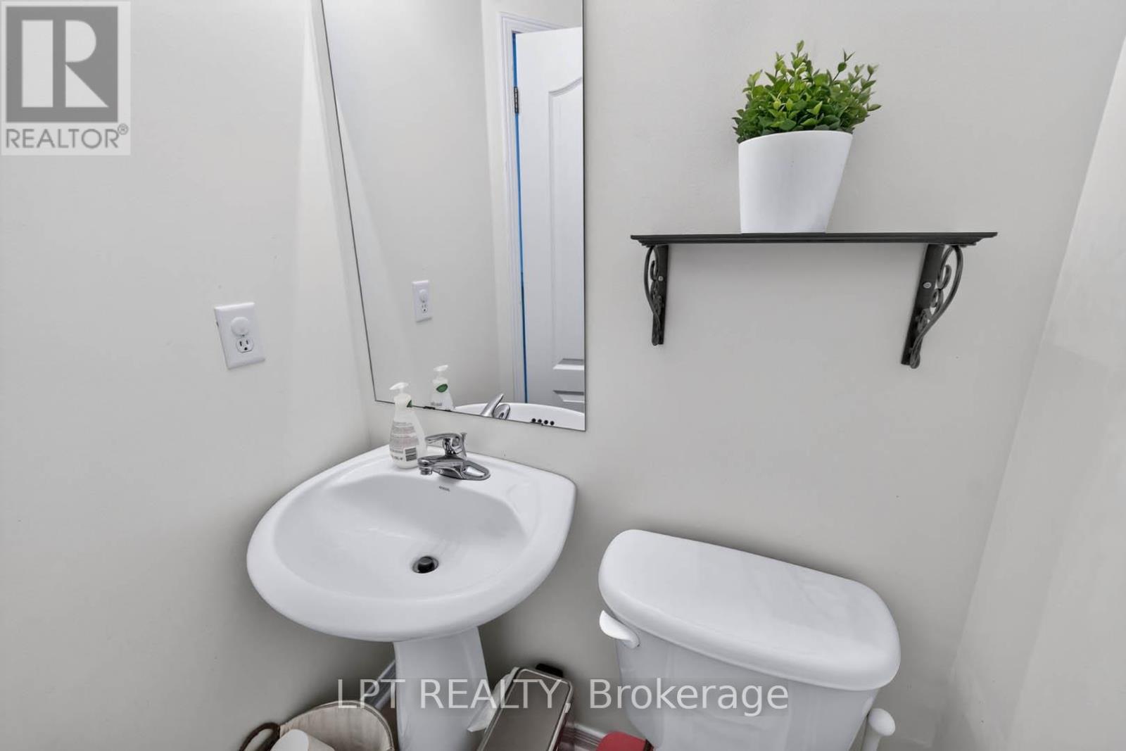 32 WILLIAM GASPAR COURT - 21