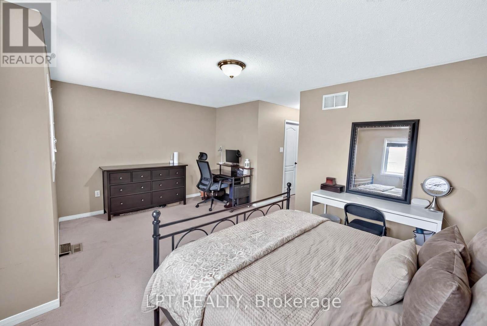 32 WILLIAM GASPAR COURT - 25