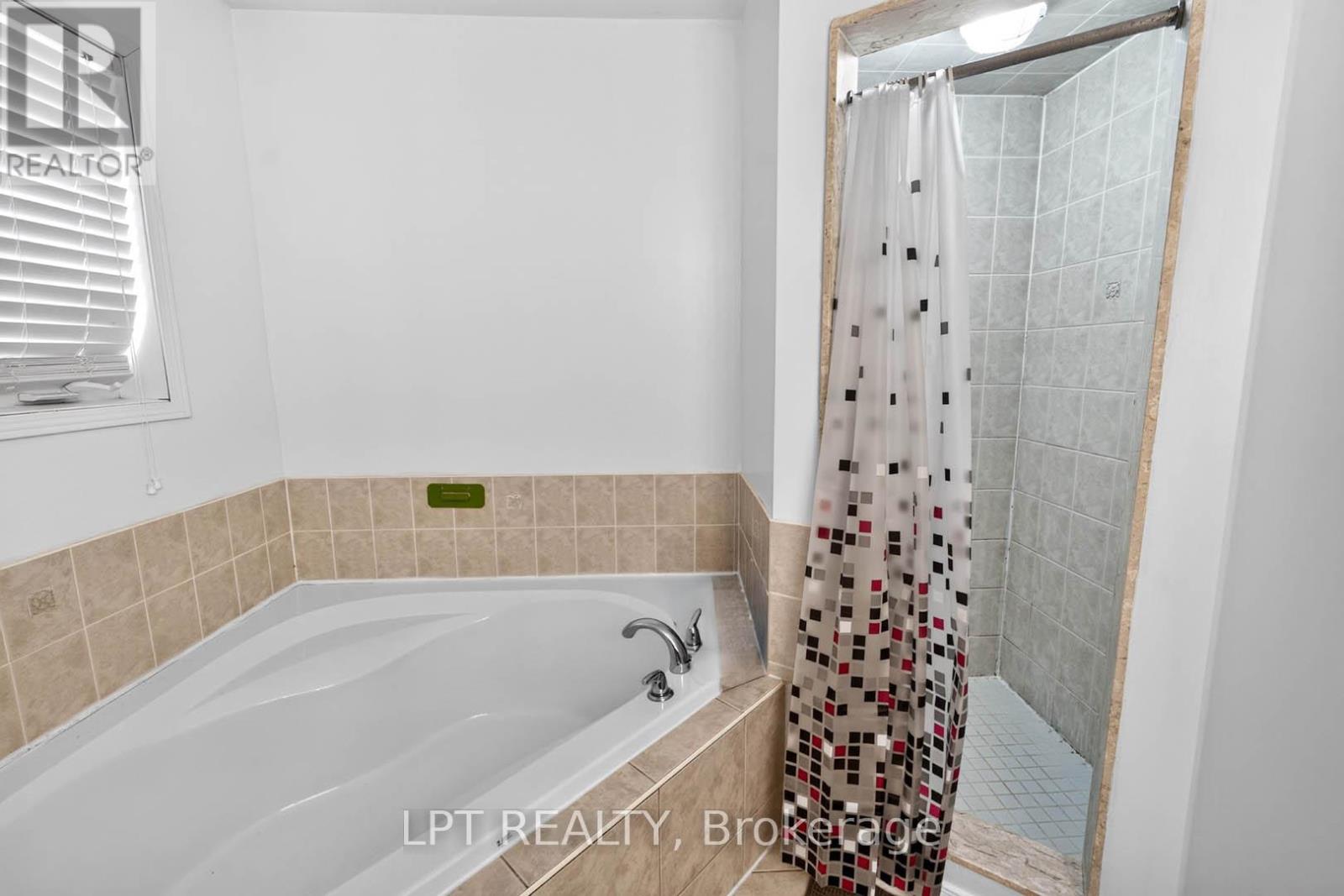 32 WILLIAM GASPAR COURT - 28