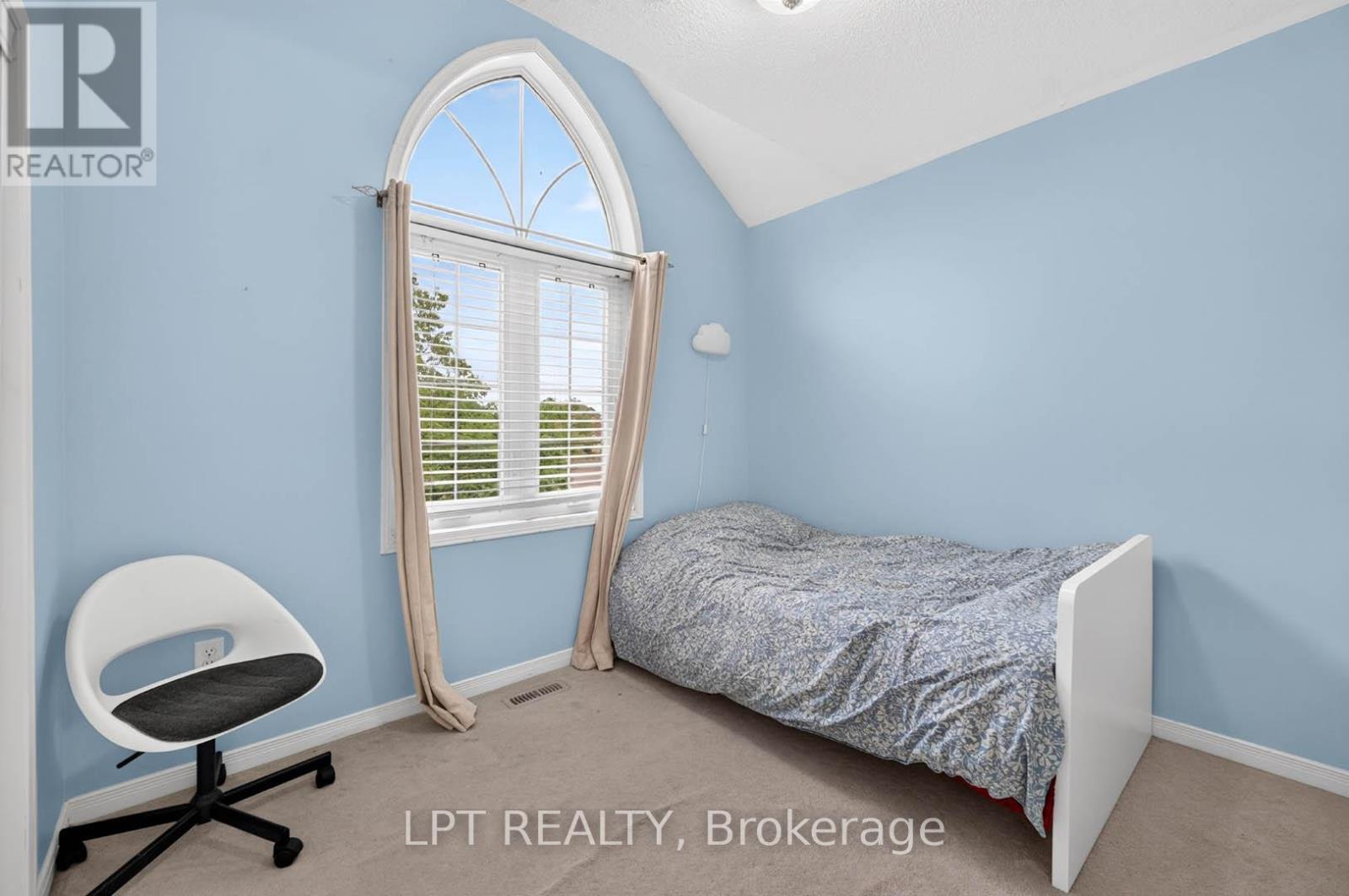 32 WILLIAM GASPAR COURT - 29
