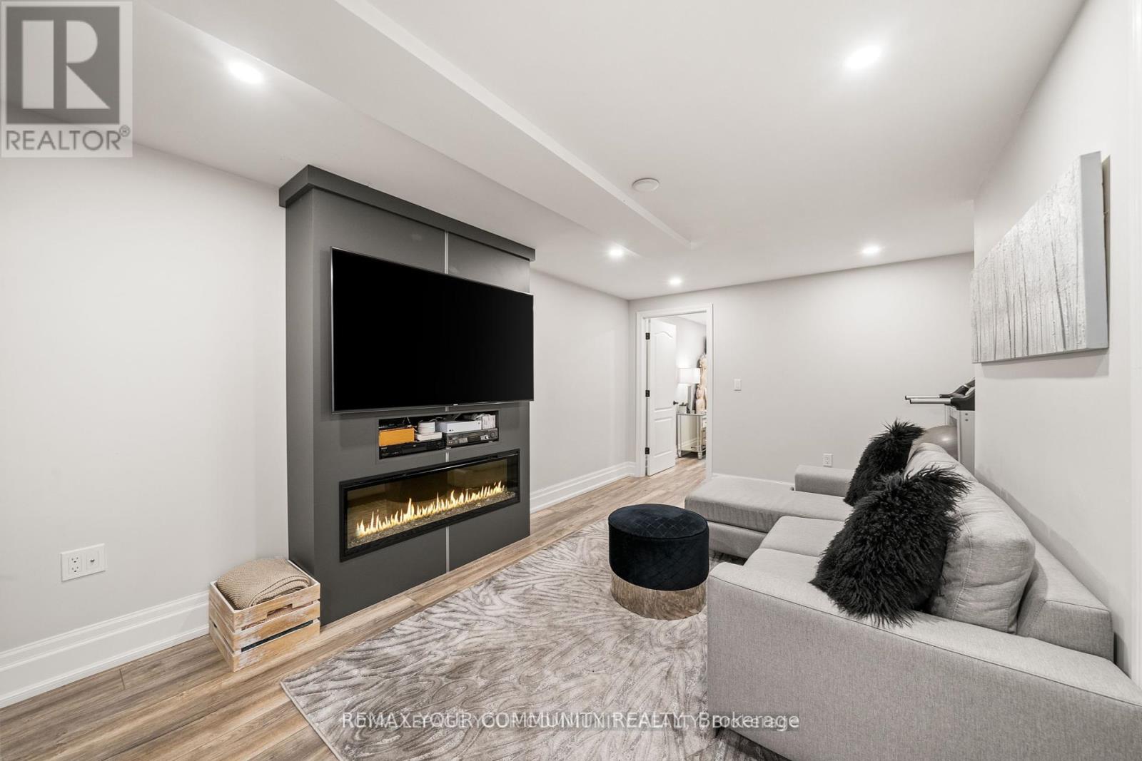 37 COPPERSTONE CRESCENT - 32