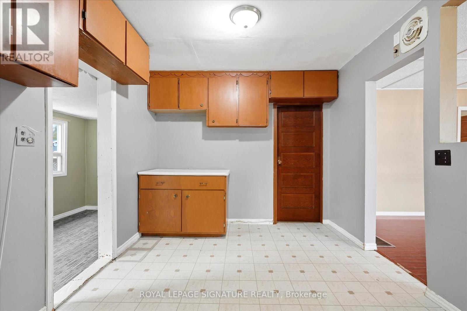 54 FARLEY CIRCLE - 15