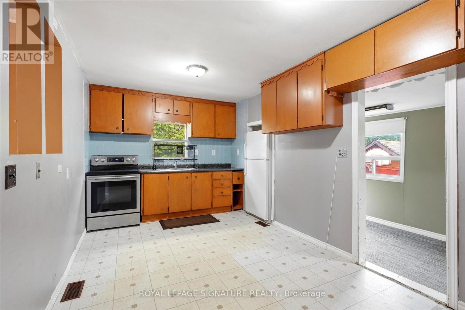 54 FARLEY CIRCLE - 18