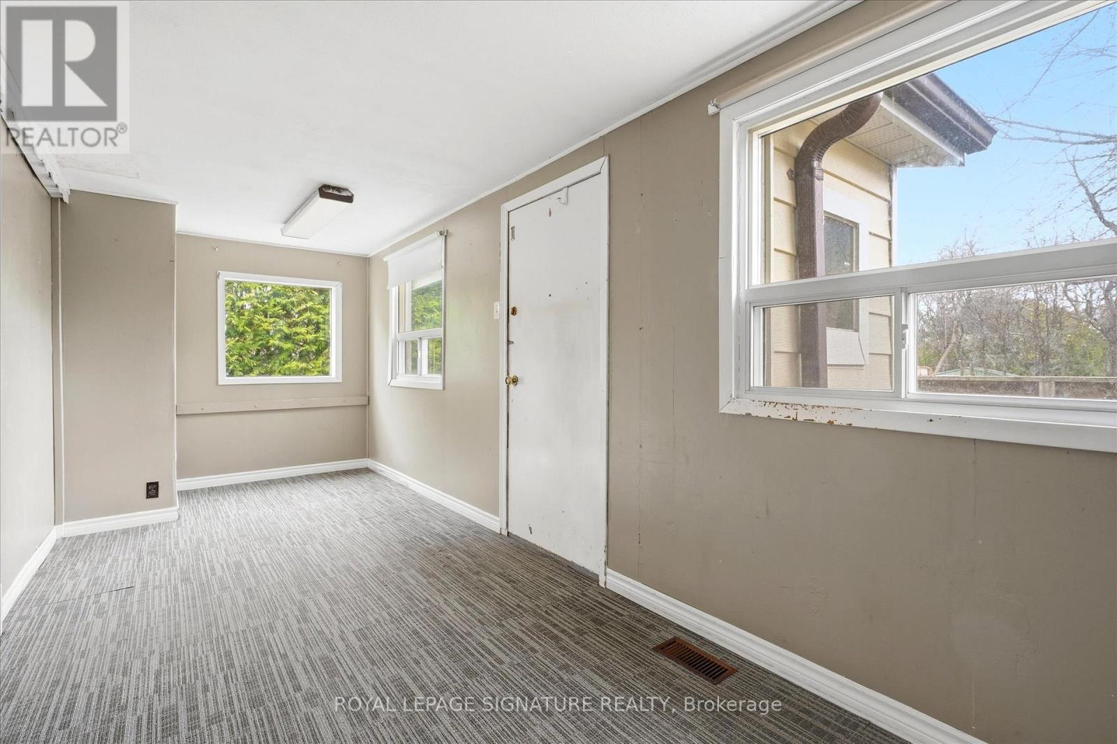 54 FARLEY CIRCLE - 23