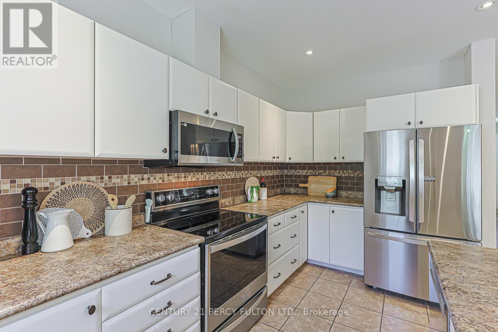 42 ARTHUR CASE CRESCENT - 18