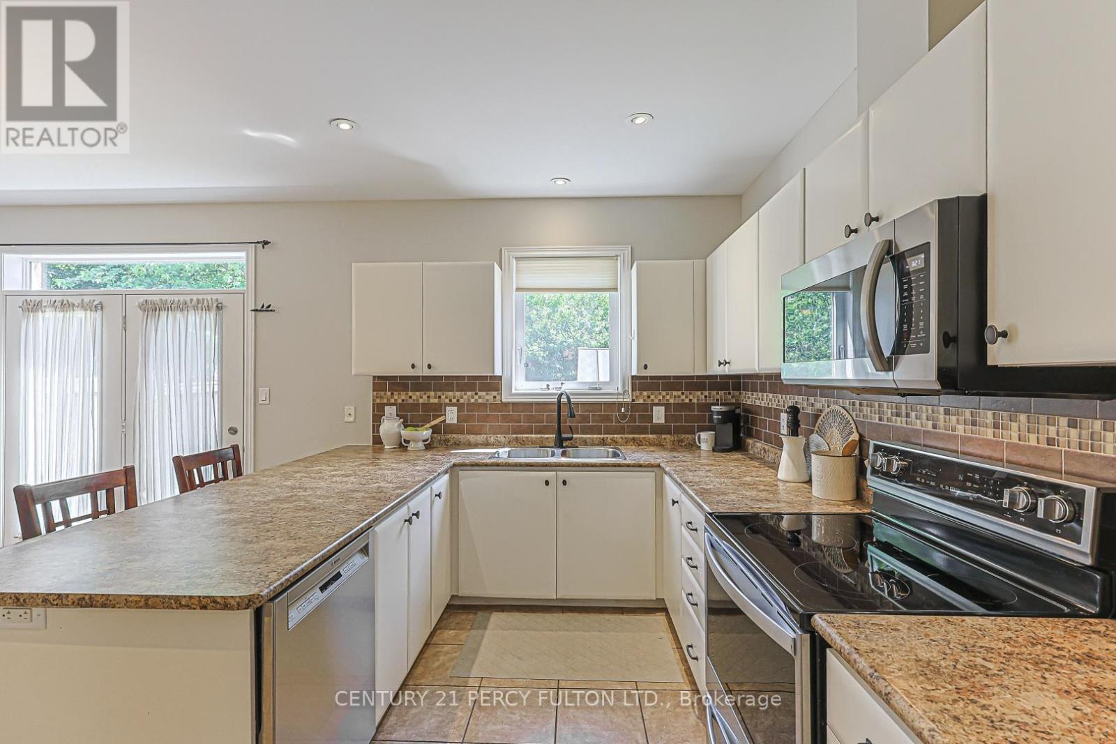 42 ARTHUR CASE CRESCENT - 19
