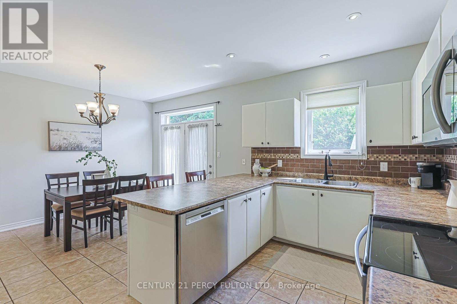 42 ARTHUR CASE CRESCENT - 20