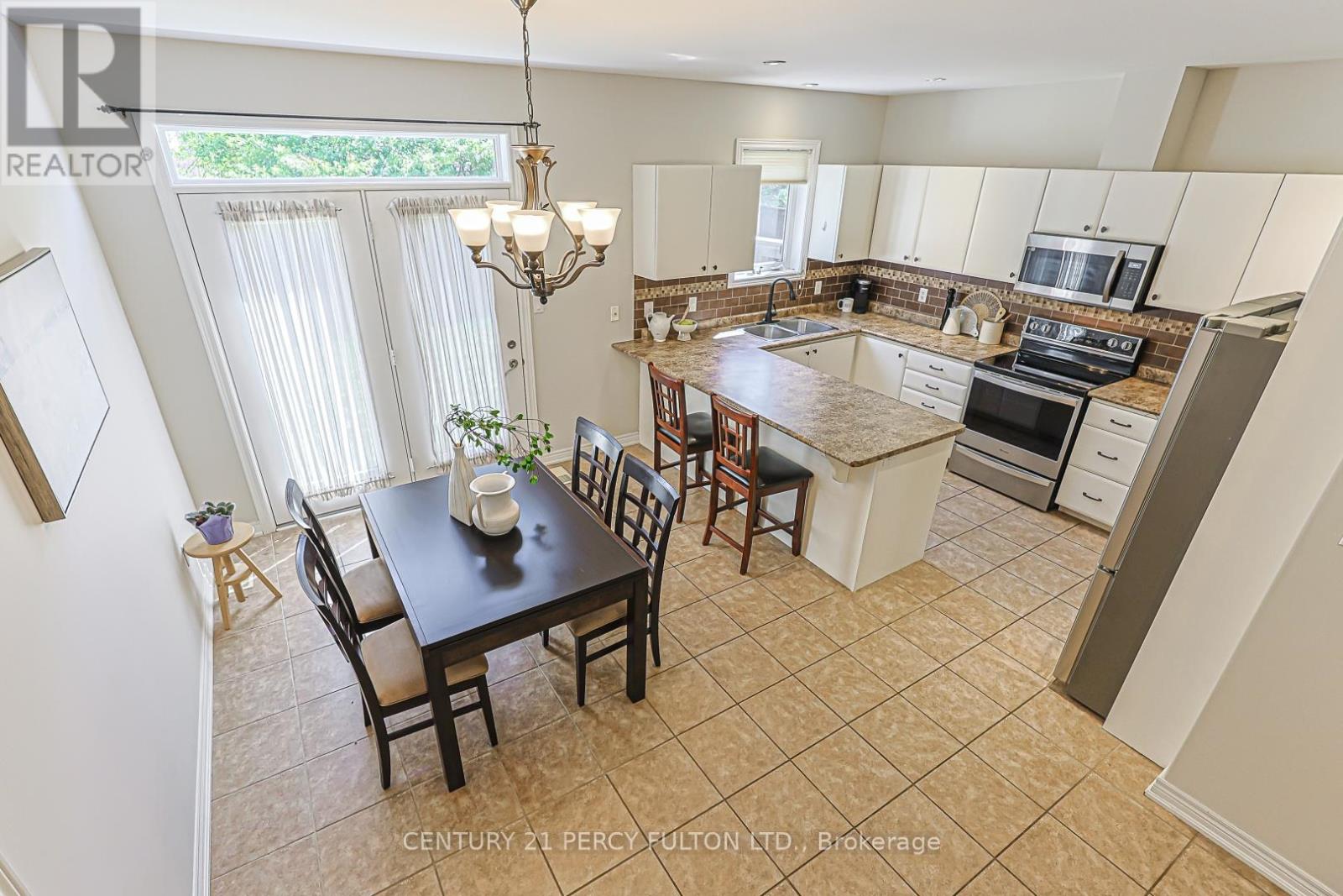 42 ARTHUR CASE CRESCENT - 23