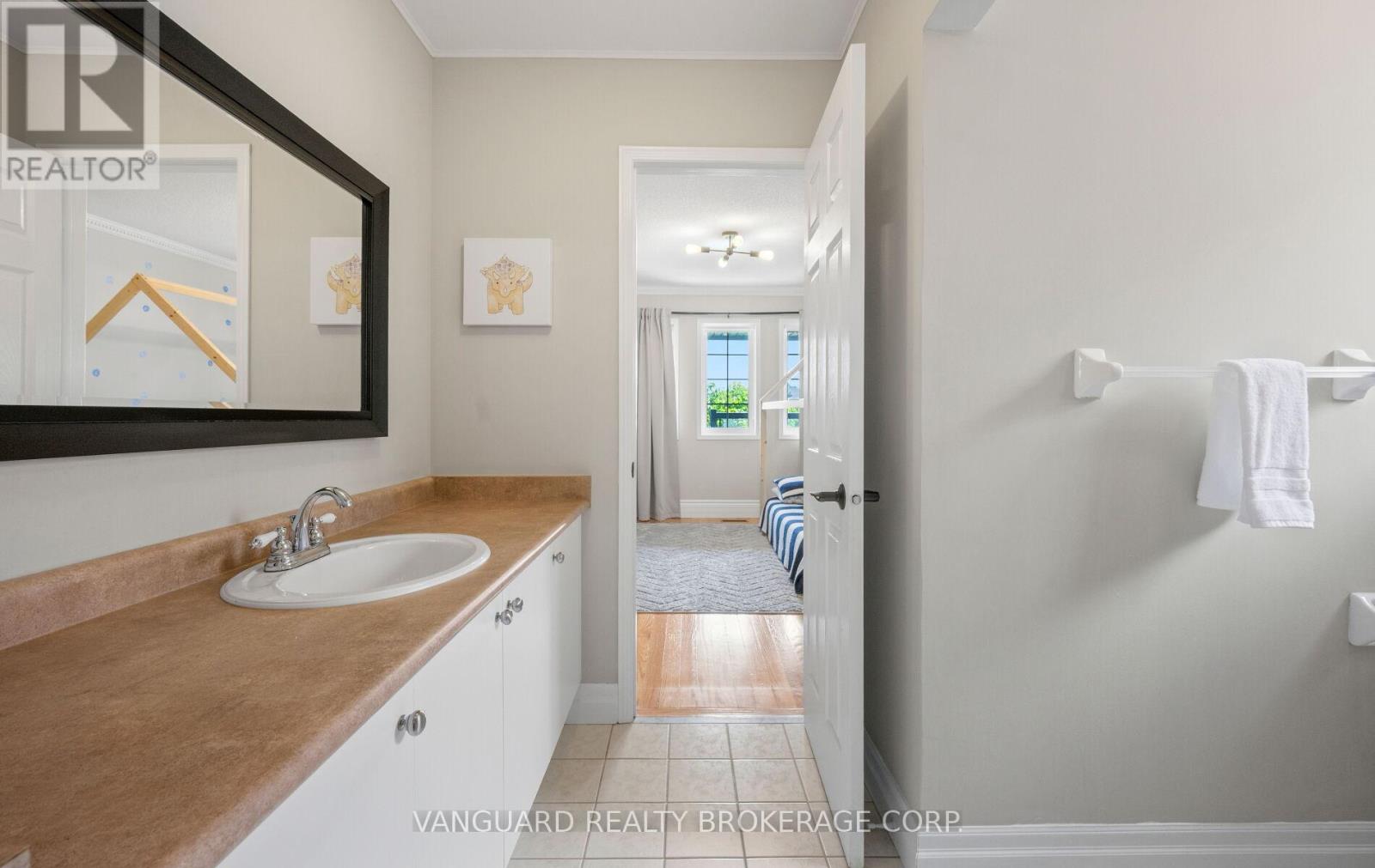 22 MONTEITH CRESCENT - 32