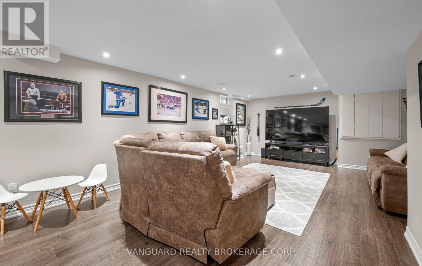 22 MONTEITH CRESCENT - 44