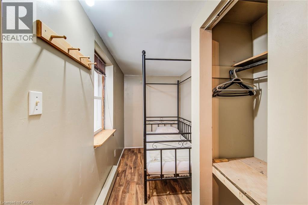 5 GEORGE Street S - Image 9
