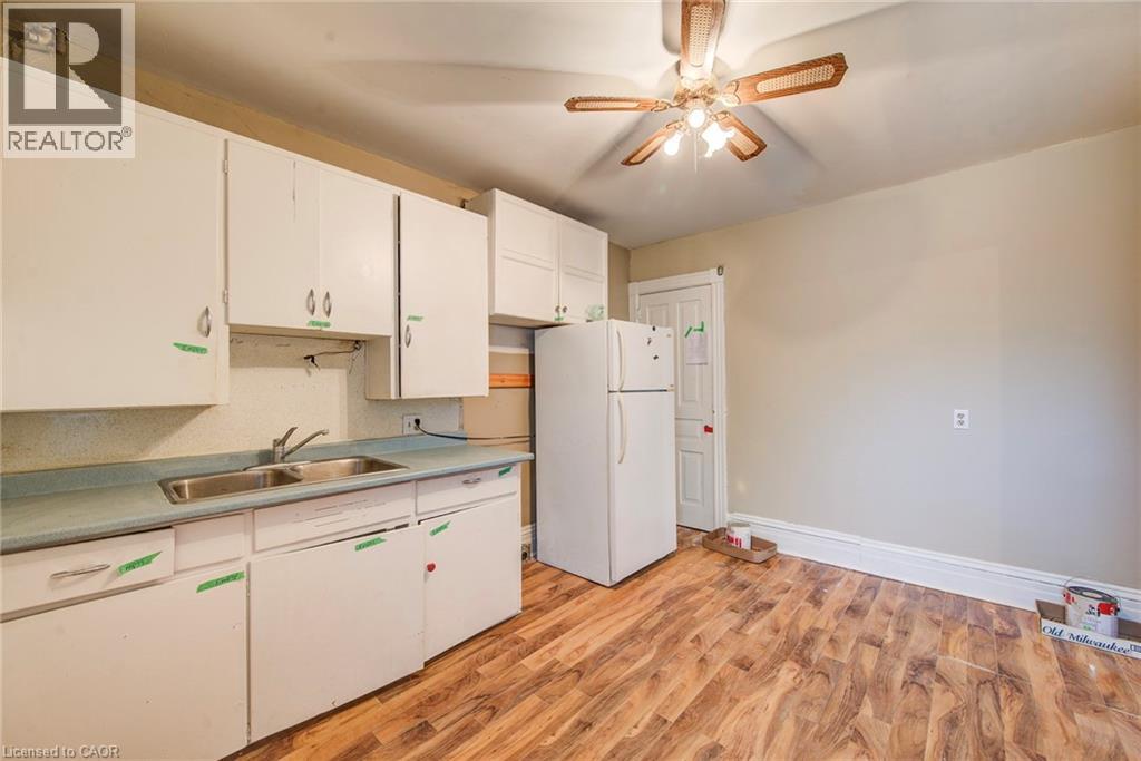 5 GEORGE Street S - Image 10