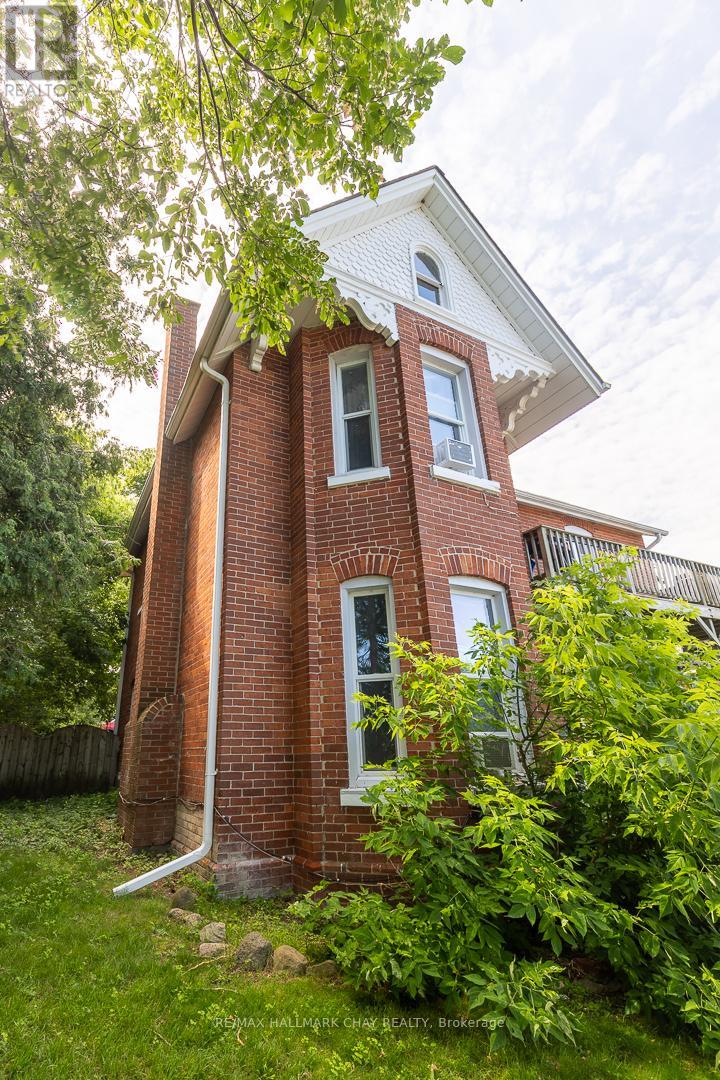 9 PENETANG STREET - 11