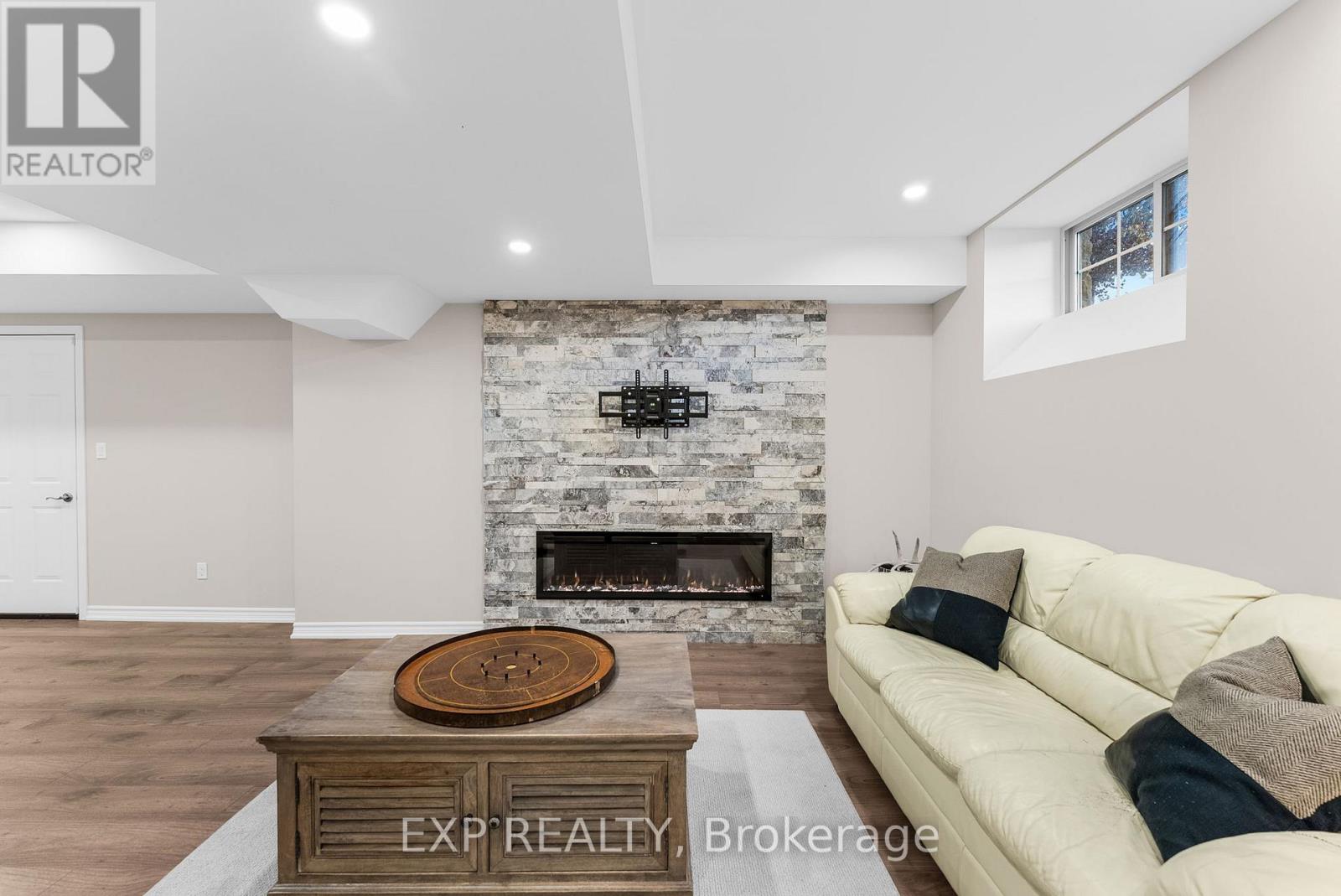 7 VITA STEPHANIE COURT - Image 35