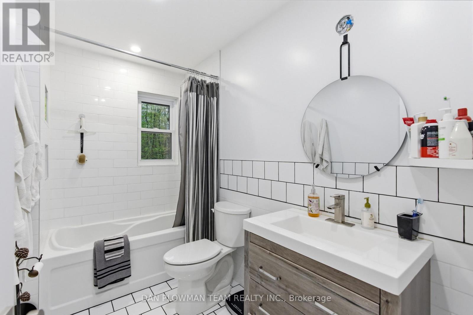 377 BALMER ROAD - 24