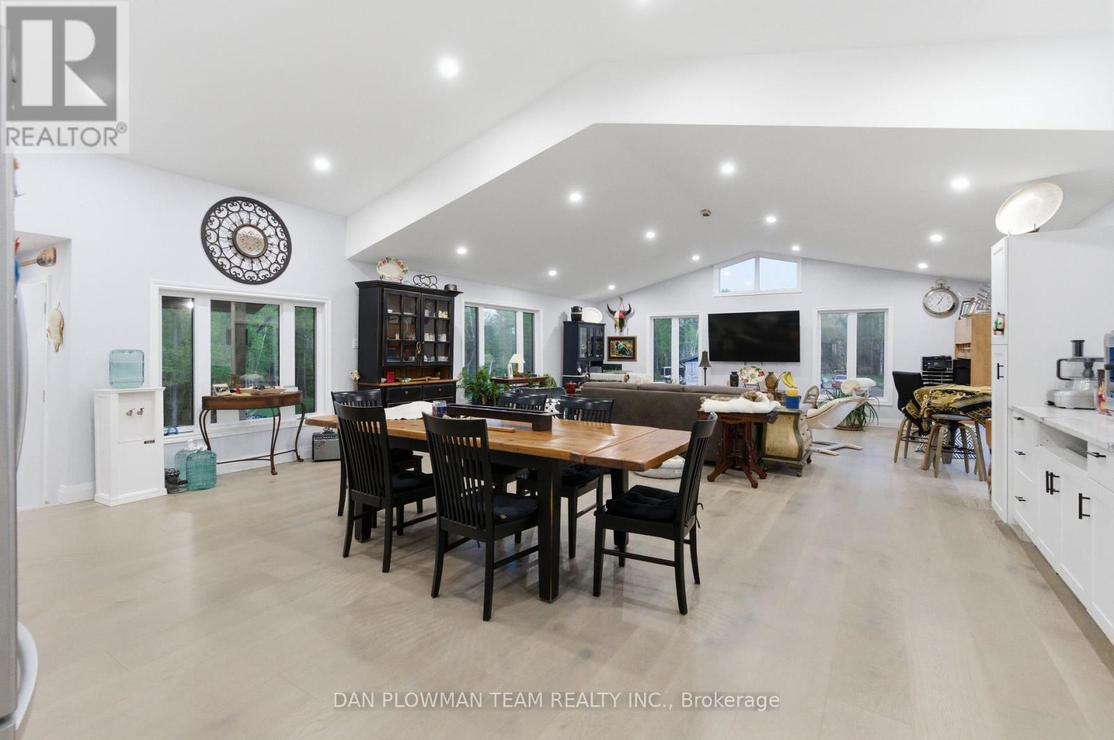 377 BALMER ROAD - 20