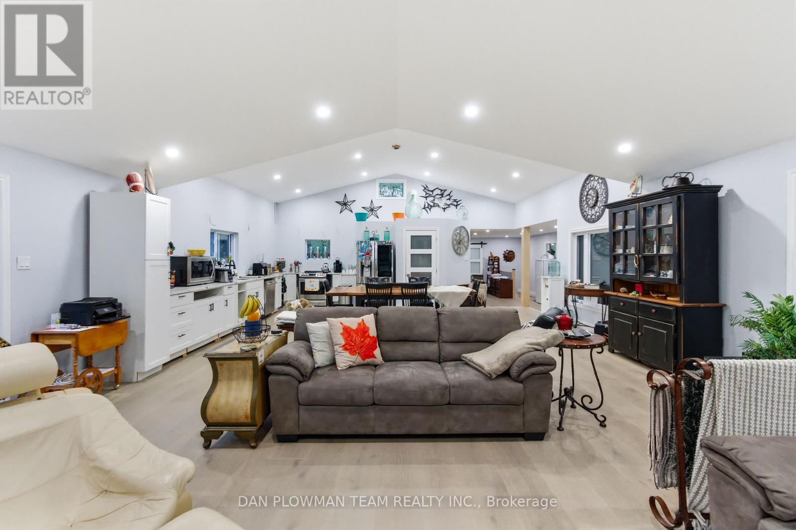 377 BALMER ROAD - 23