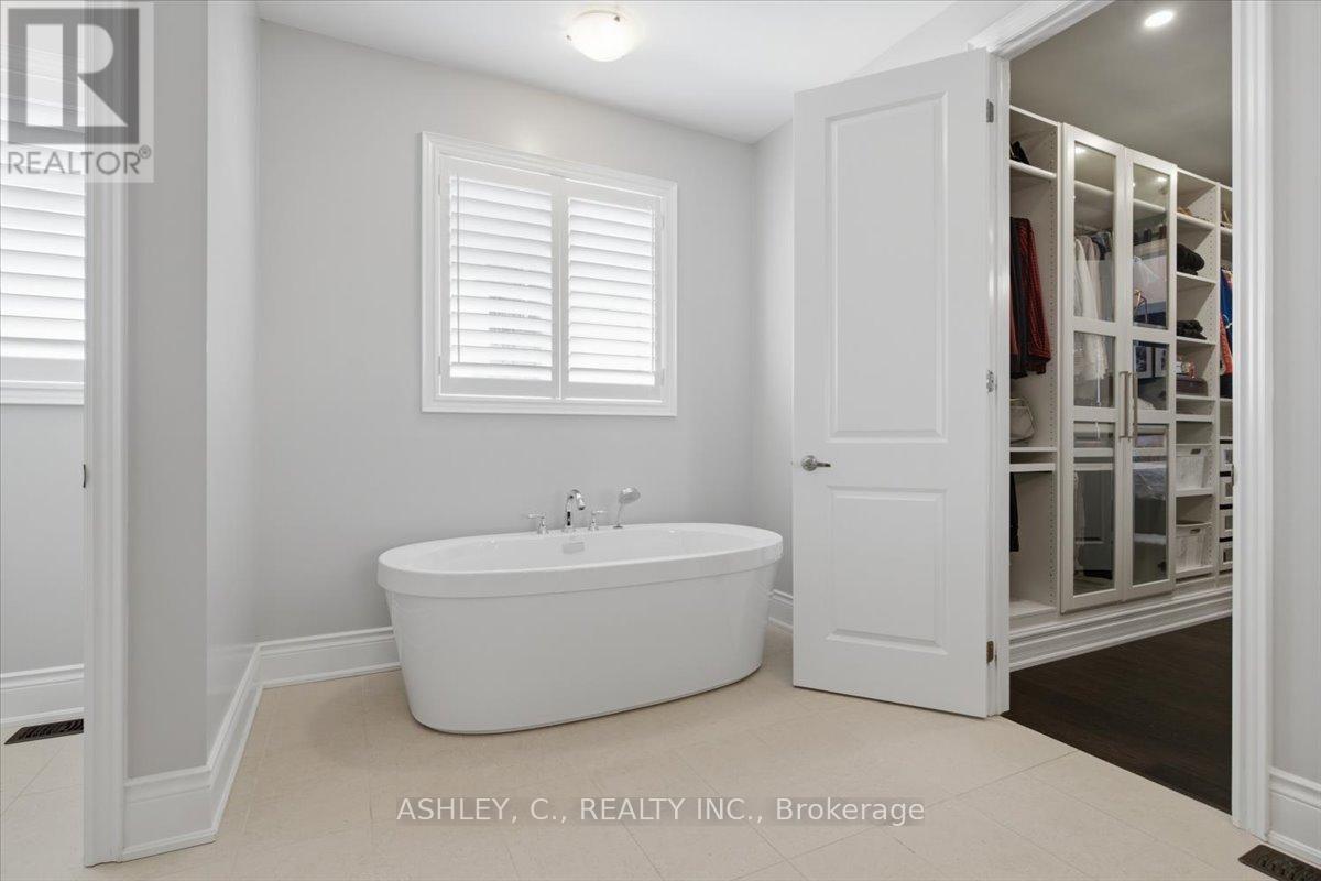 2177 VINELAND CRESCENT - 27