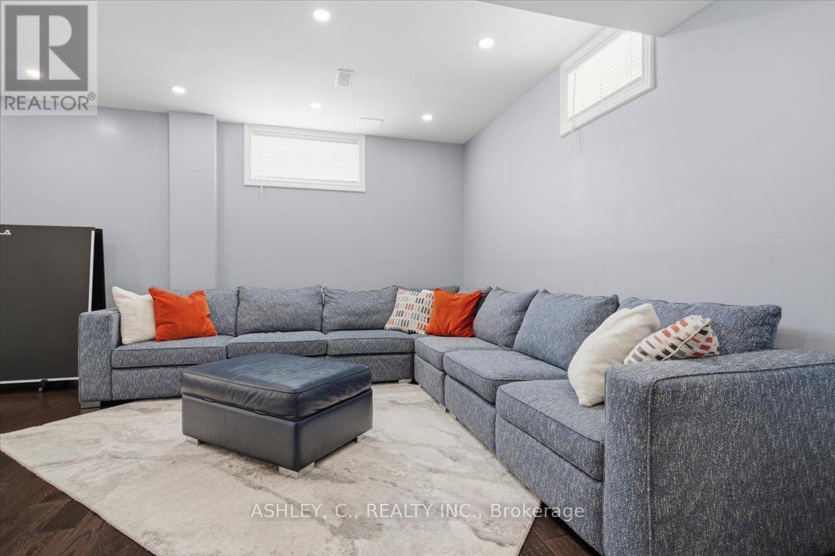 2177 VINELAND CRESCENT - 36