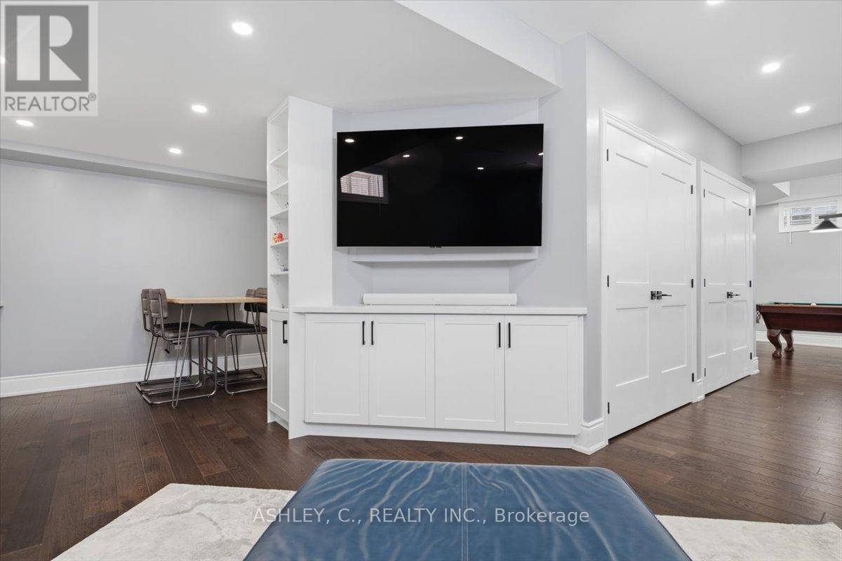 2177 VINELAND CRESCENT - 37
