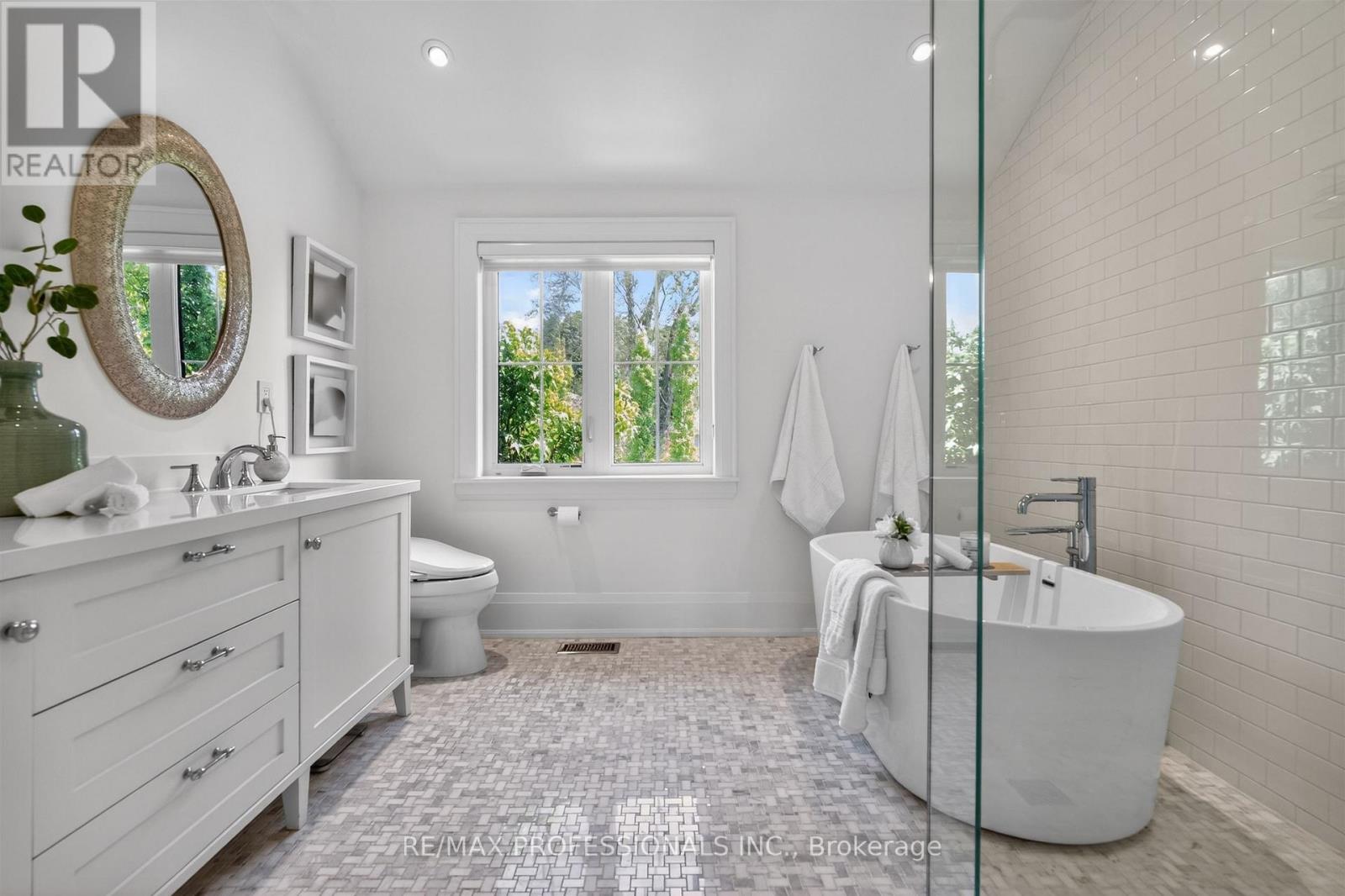 9 BERNICE AVENUE - 24