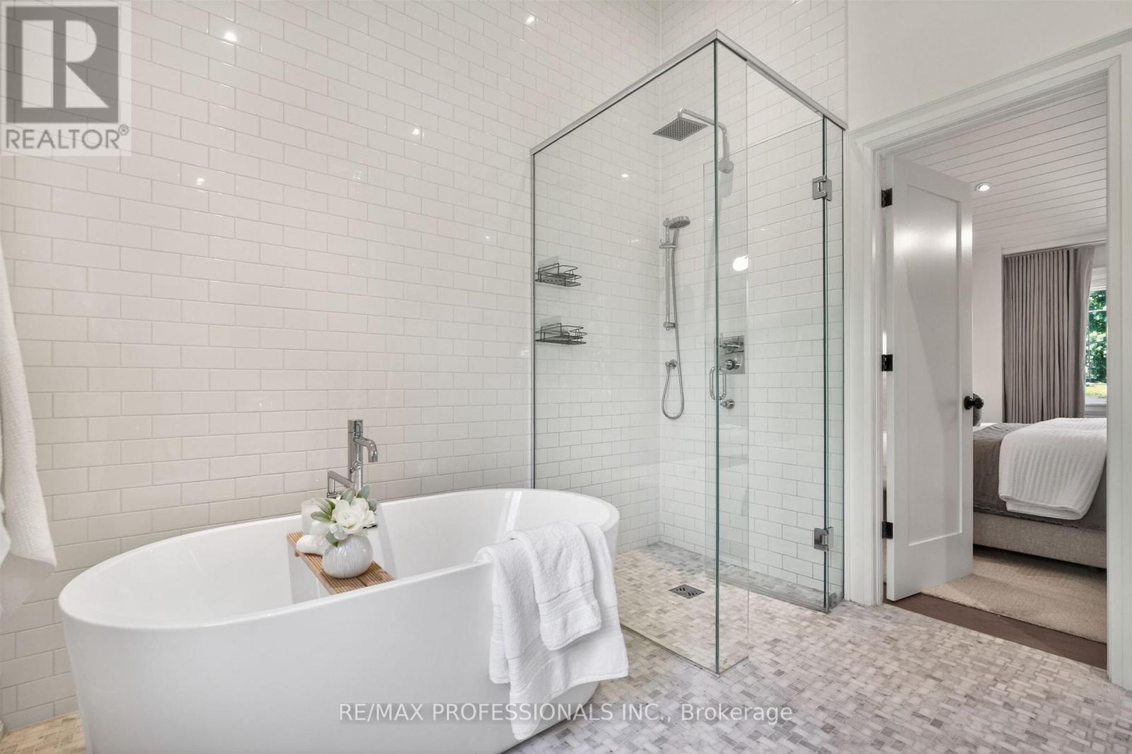 9 BERNICE AVENUE - 26