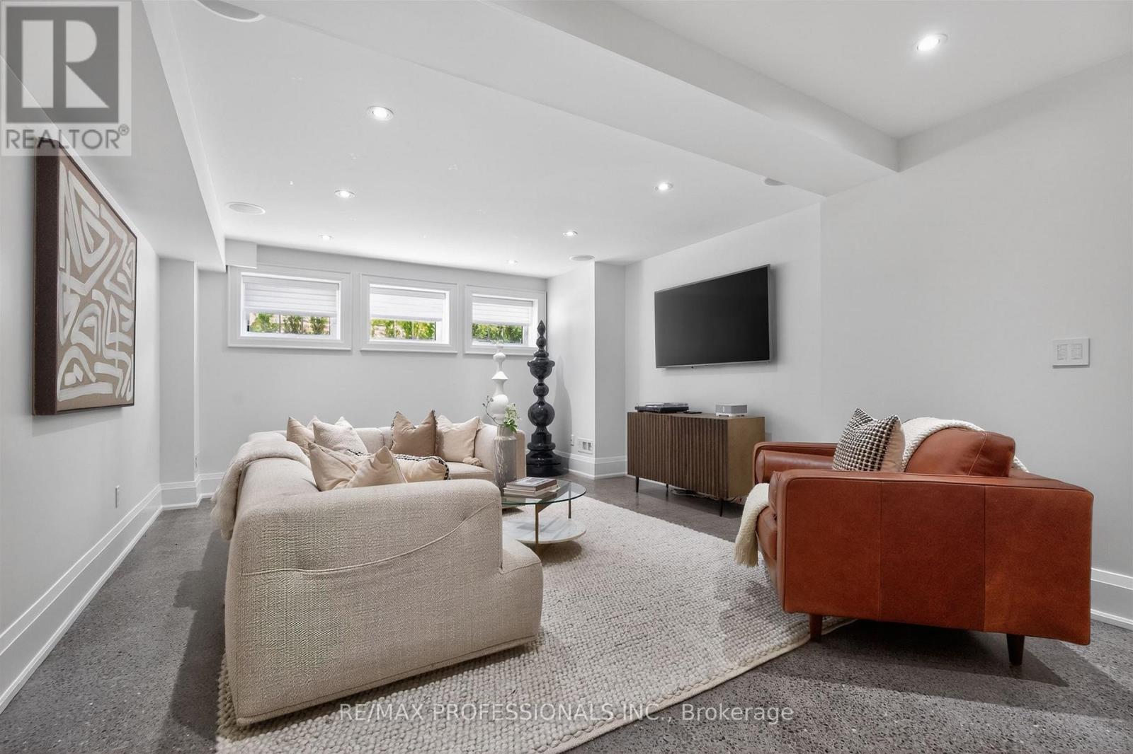 9 BERNICE AVENUE - 33