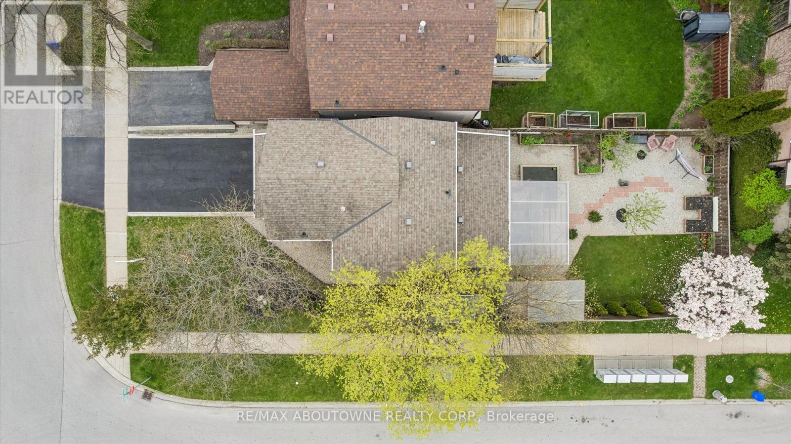 395 MAIDSTONE CRESCENT - 47