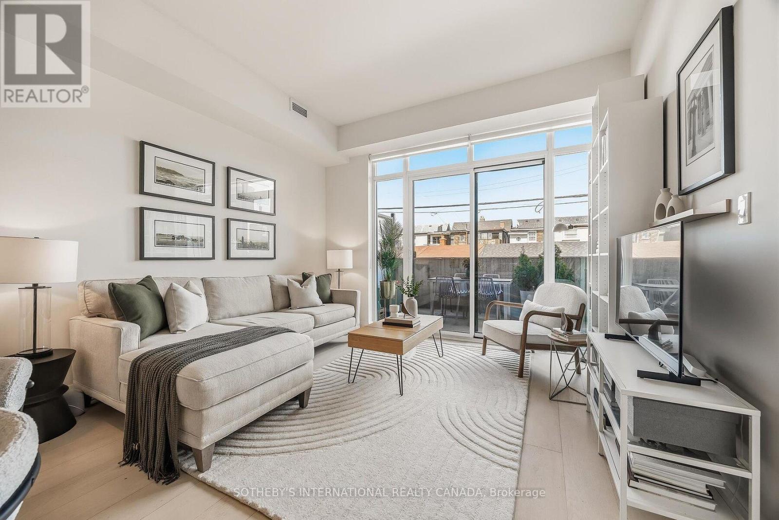 #104 245 PERTH AVENUE N - Image 13